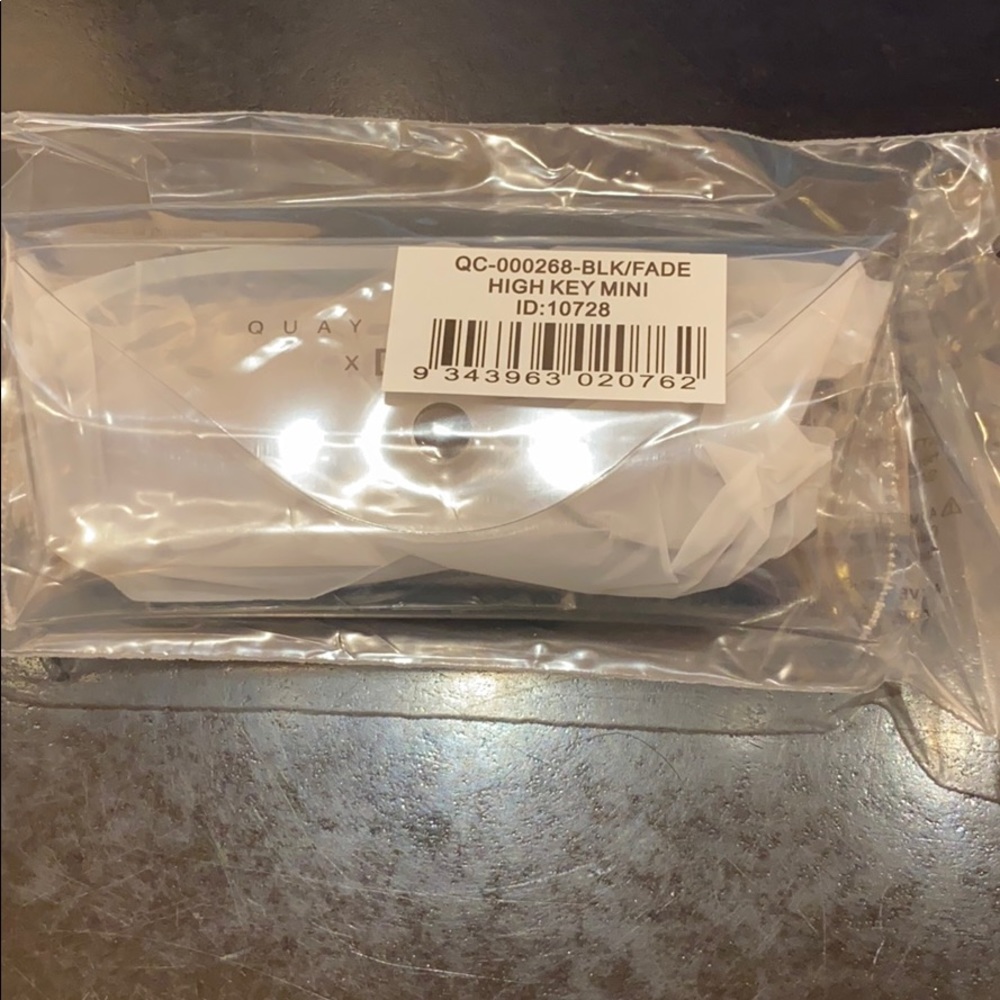NWT High Key Mini Black Fade by Quay Australia - Picture 2 of 4